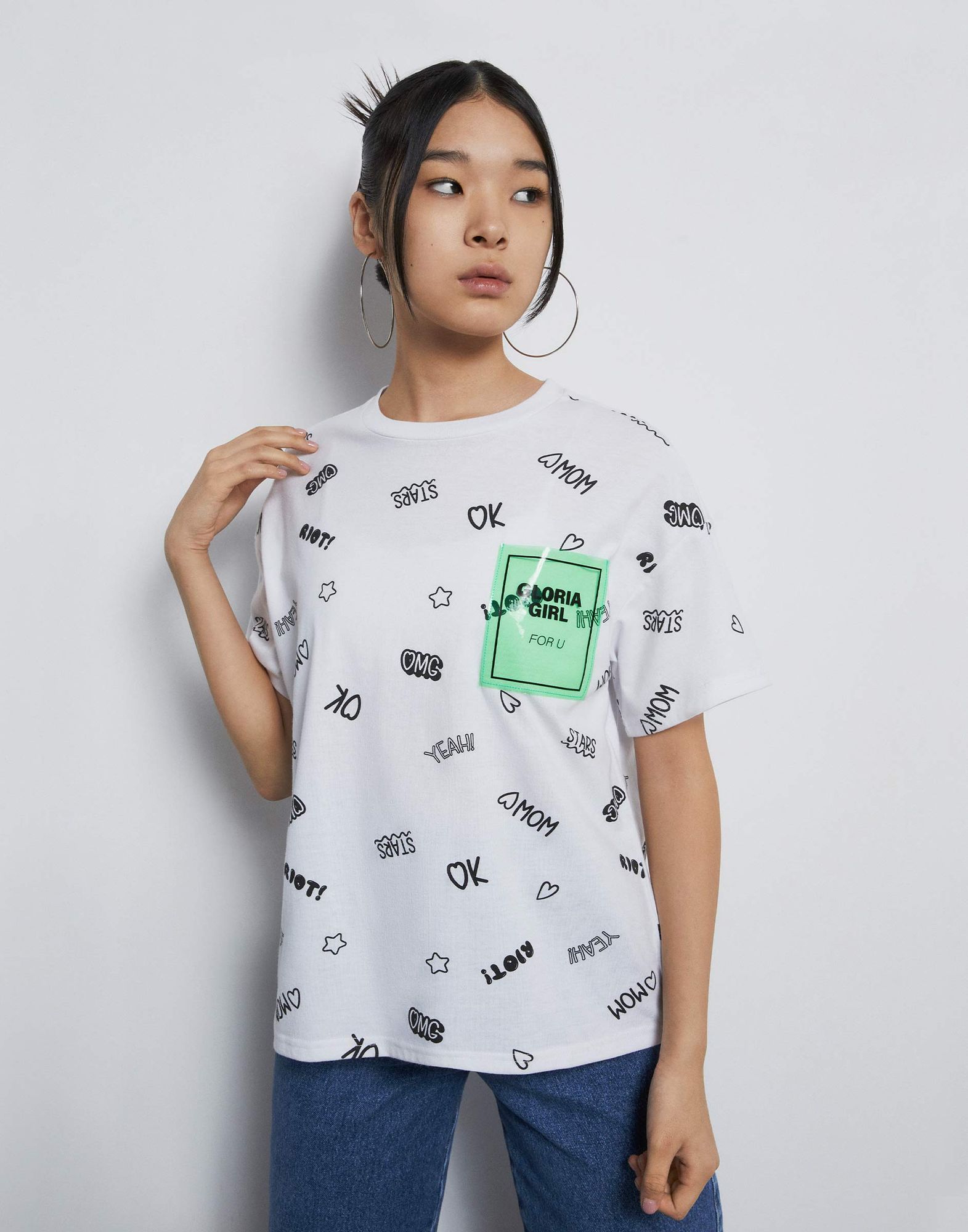 Белая футболка oversize с принтом и нашивкой для девочки GKT019216-2 ...