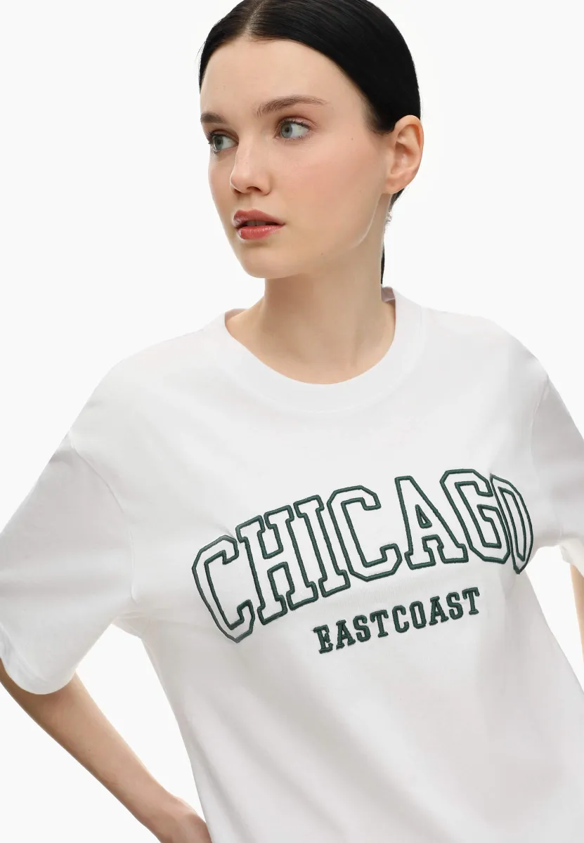 Белая футболка oversize с вышивкой Chicago женская GKT021800-1 купить по  цене от 899 рублей с доставкой по России