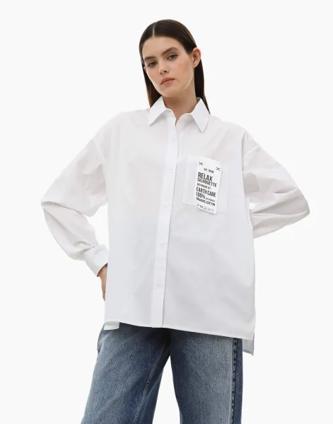 Белая рубашка oversize с нагрудным карманом с нашивкой -0