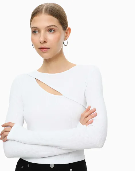 Женские футболки и лонгсливы – купить с доставкой недорого, выгодные цены в  интернет-магазине Gloria Jeans.
