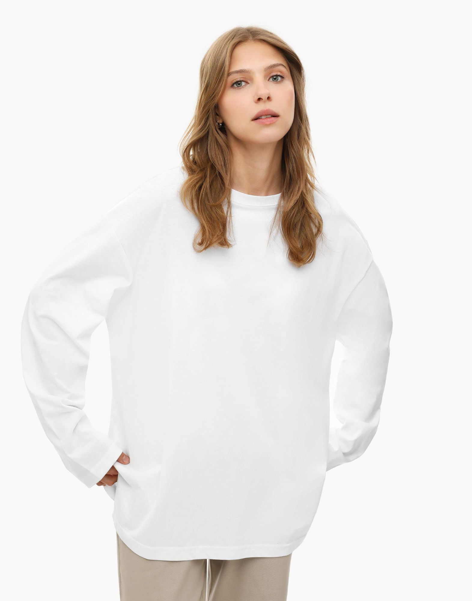 Белый лонгслив oversize с разрезами GKT020585-1 купить по цене от 899 ...