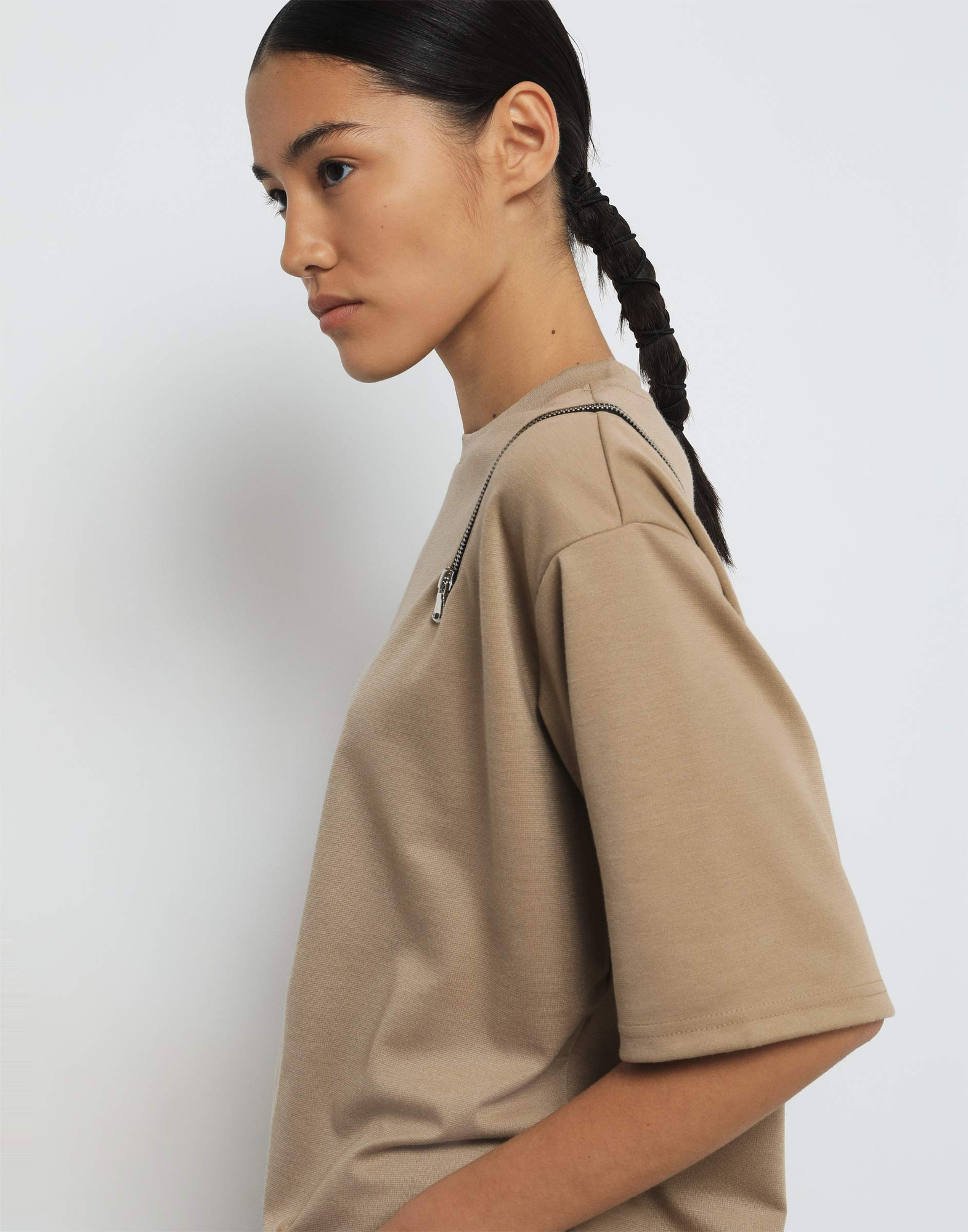 Бежевая футболка superoversize с молнией на плече GKT023691-1 купить по ...