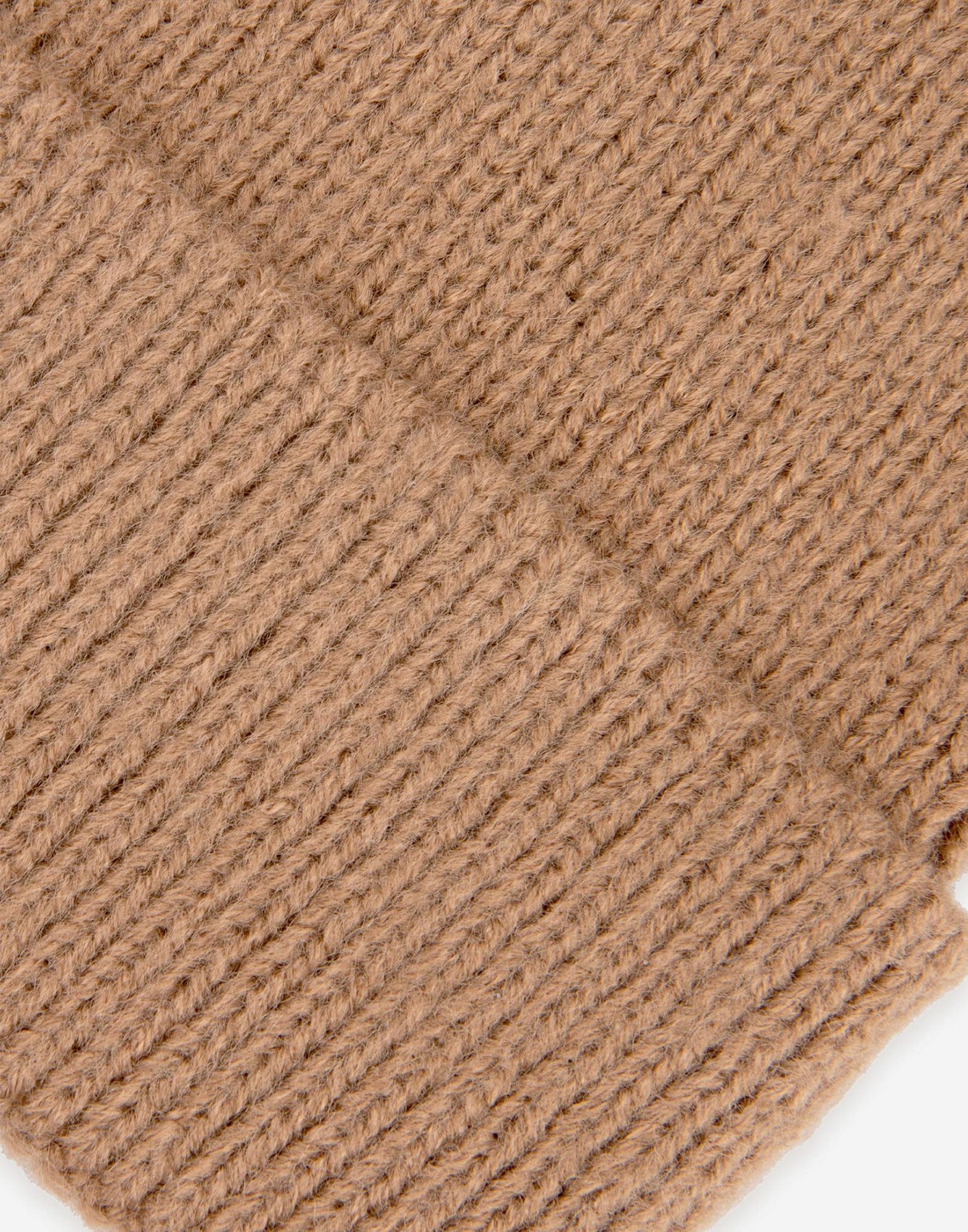 Бежевая шапка-бини -3
