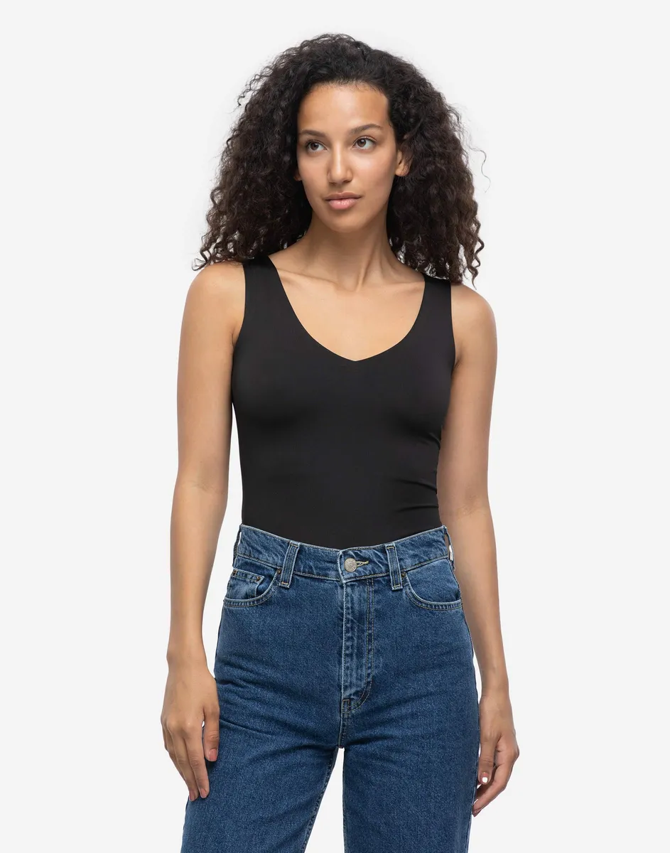 Jeans v deals
