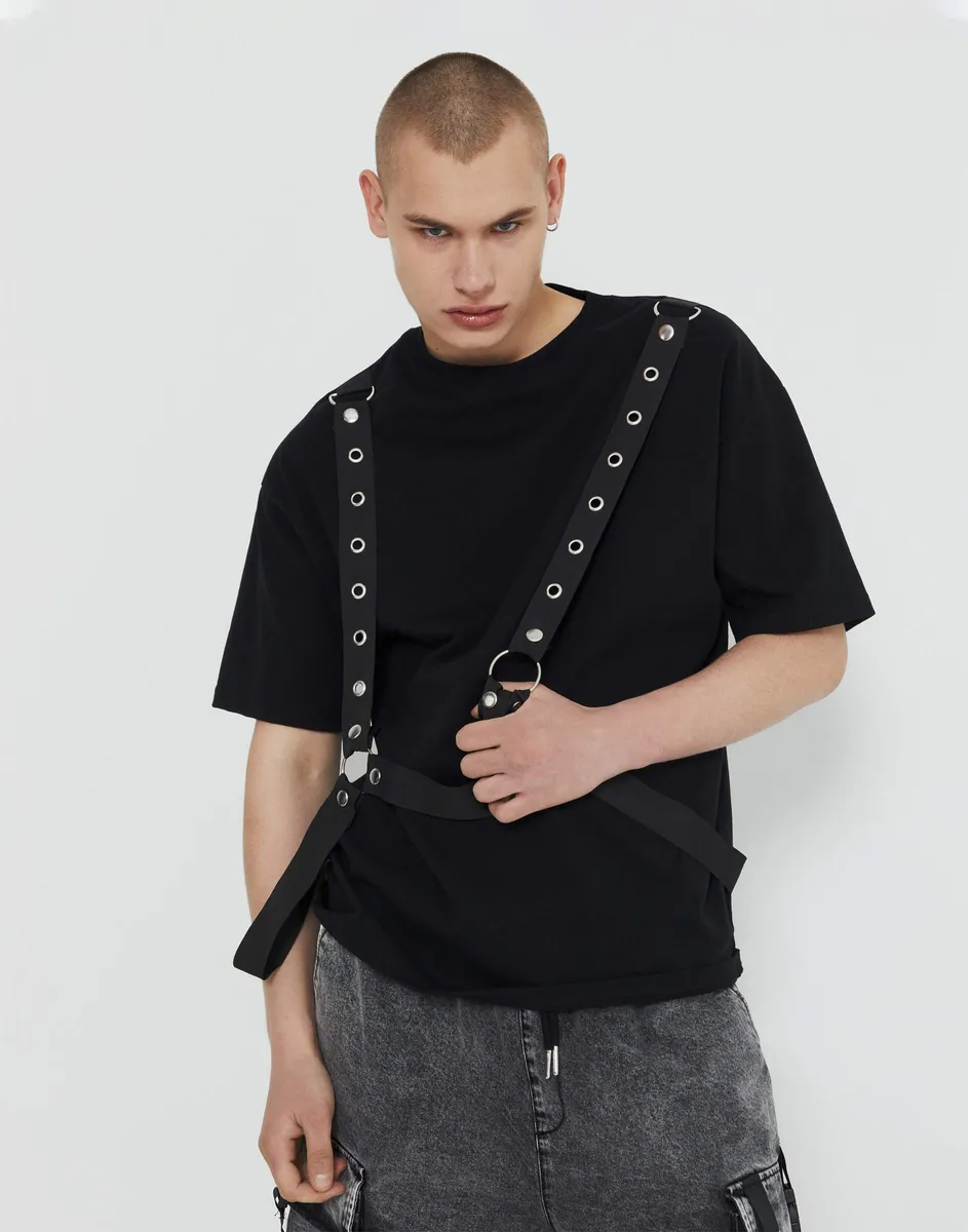 Чёрная футболка oversize с декоративными ремешками BKT015615-1 купить ...