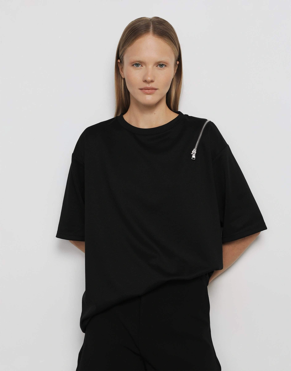 Чёрная футболка superoversize с молнией на плече GKT023691-2 купить по ...