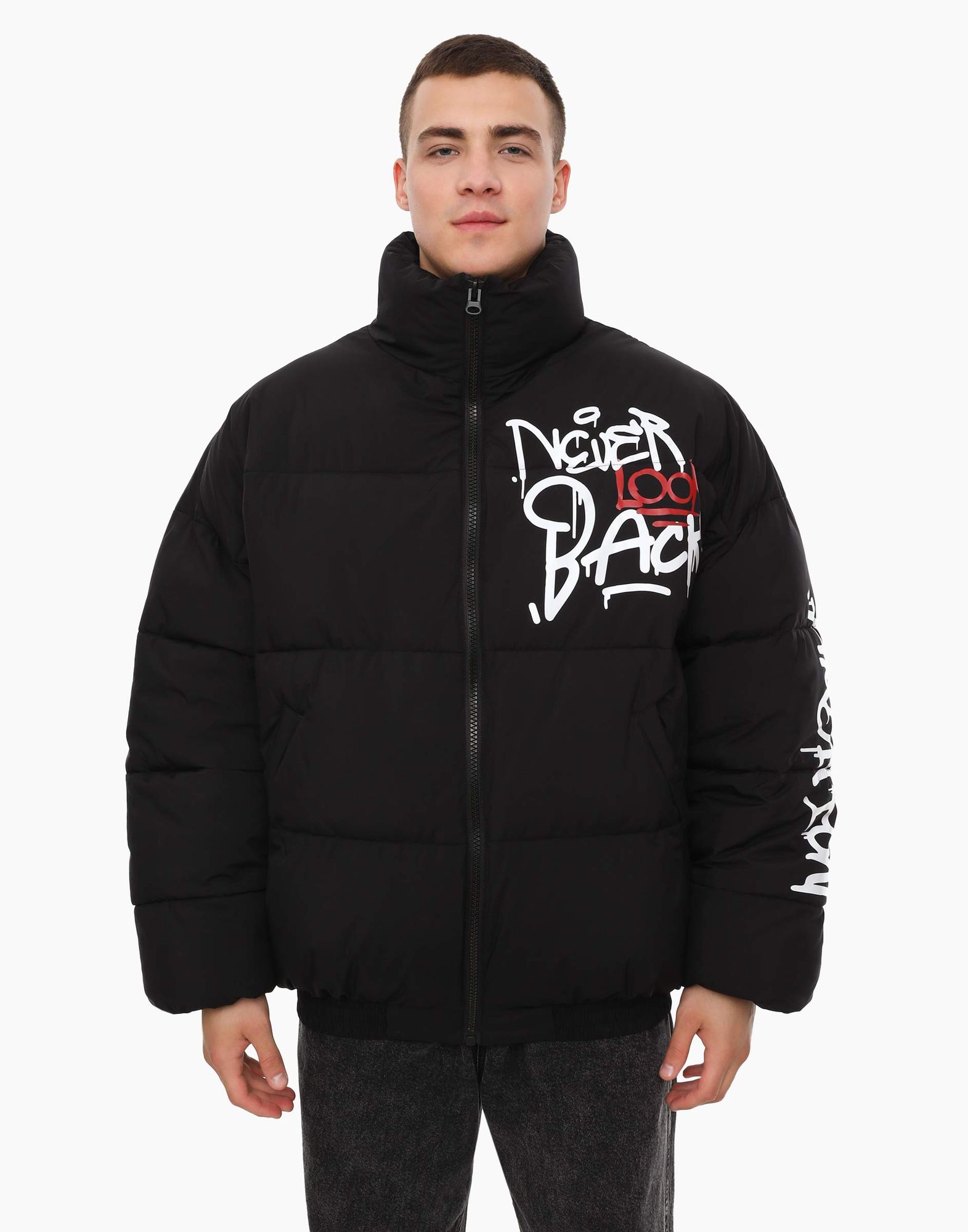 Чёрная куртка с синтепухом и граффити-принтом-2