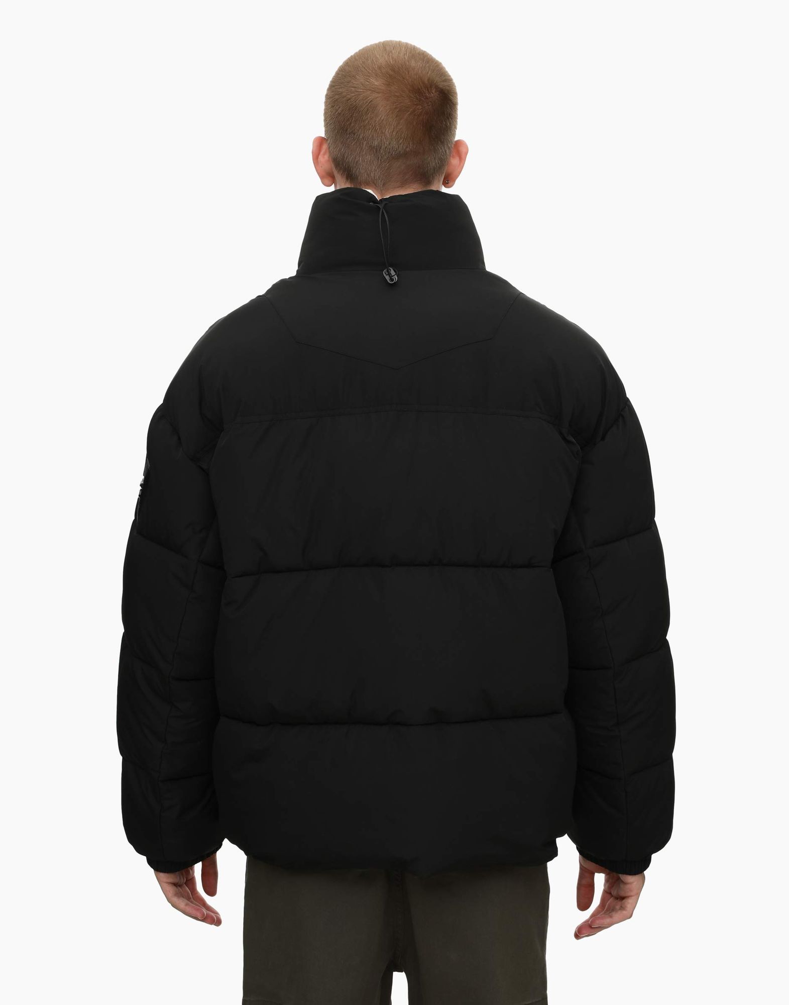 Чёрная oversize-куртка с синтепухом-3