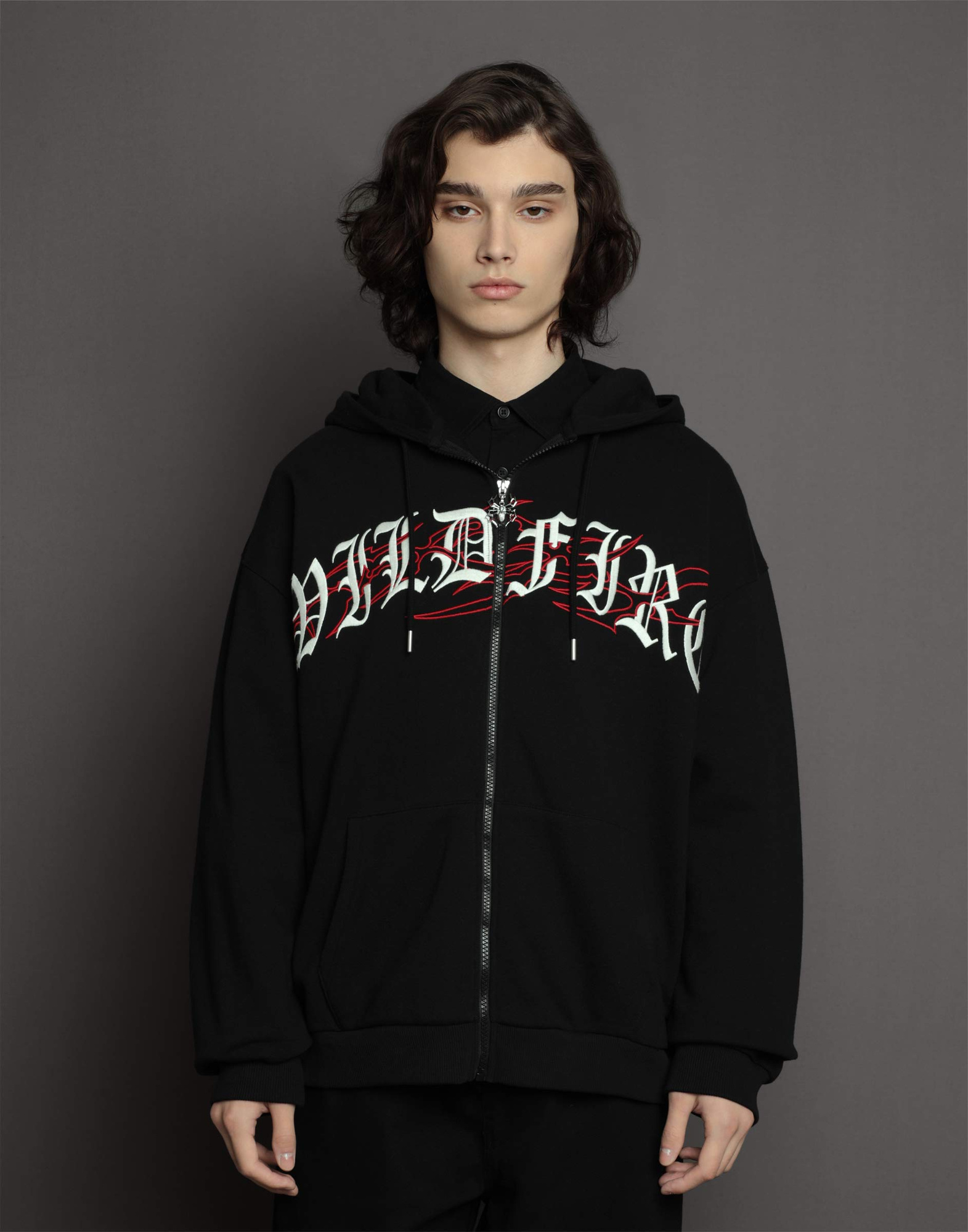 Чёрная толстовка oversize с готической вышивкой BAC012625-4 купить по ...