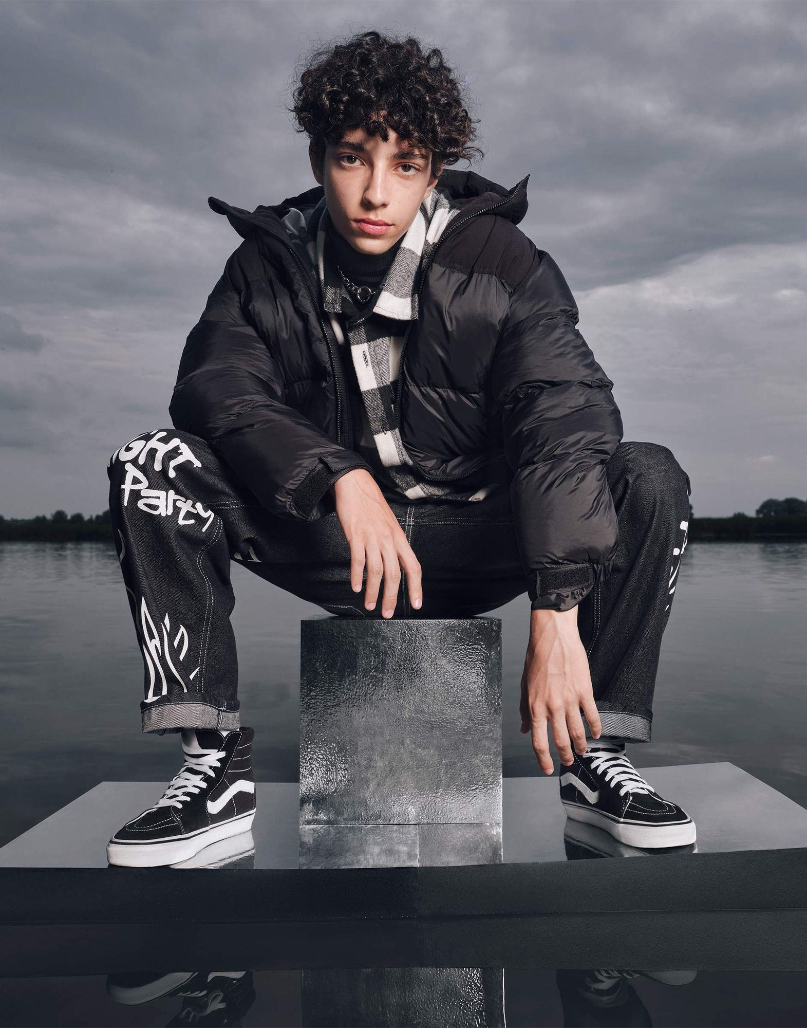 Чёрная утеплённая куртка oversize с капюшоном-1