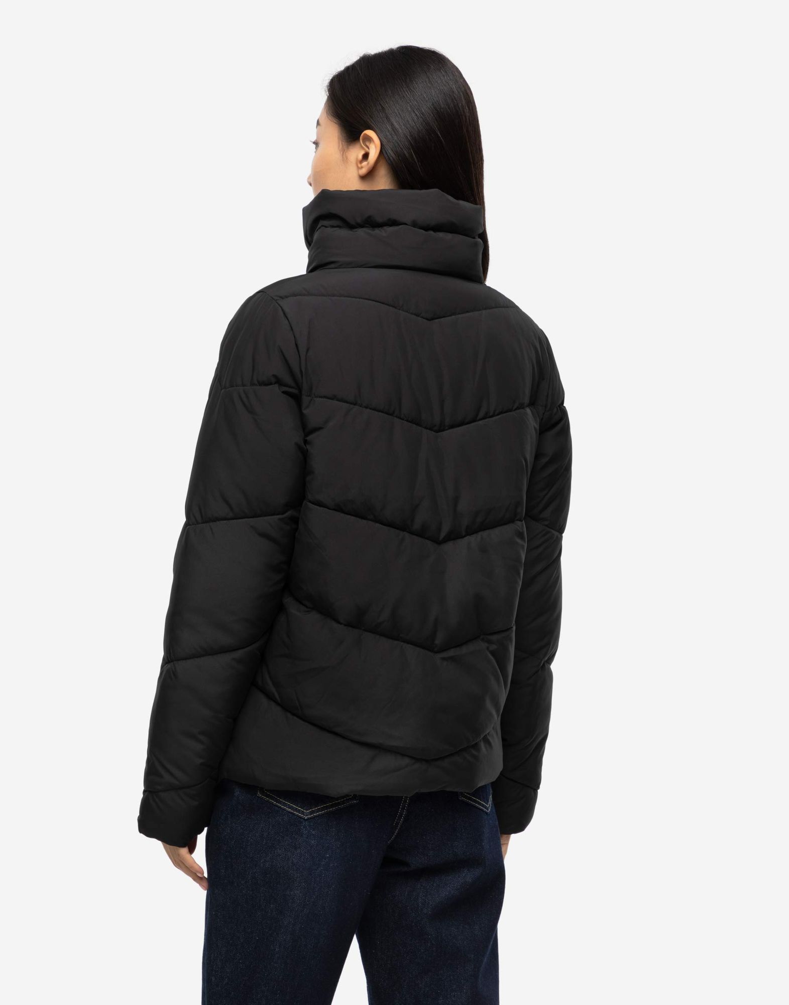 Черная утепленная куртка oversize-1