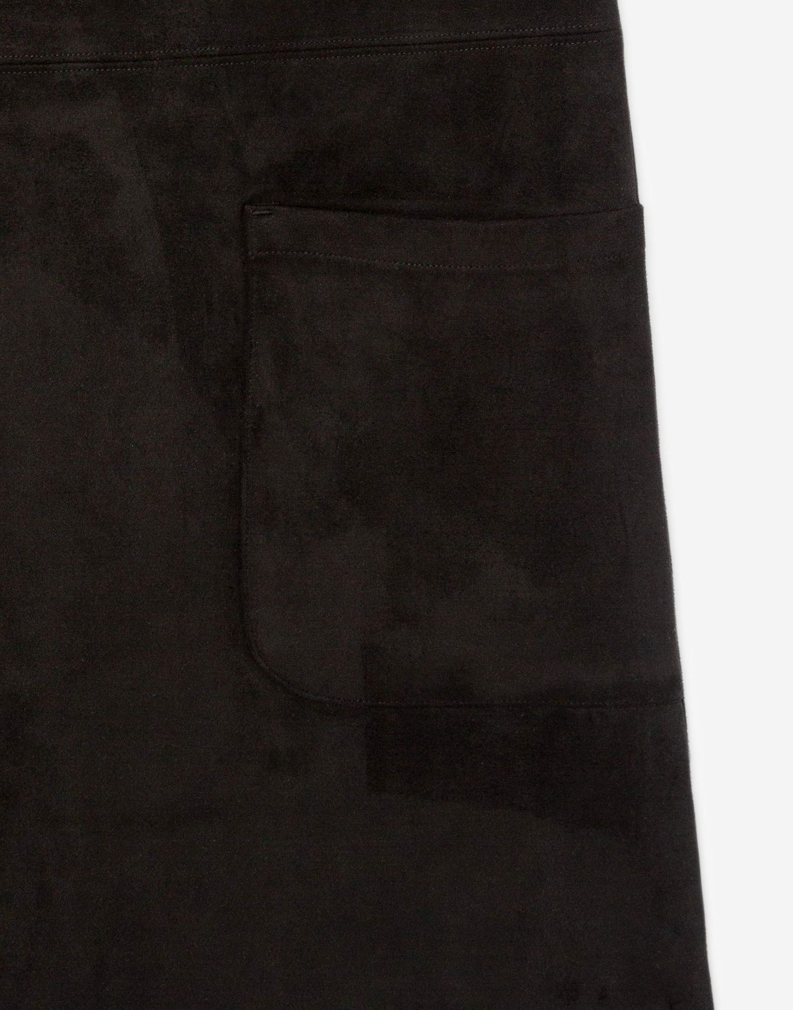 Черное платье из экозамши с карманами для девочки-4