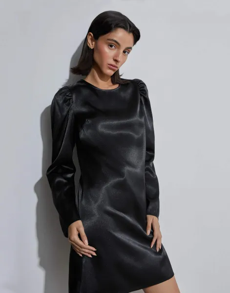 Чёрное платье мини с рукавами-фонариками-0