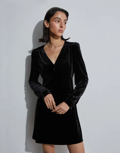 Чёрное платье-мини в складку с длинным рукавом-0