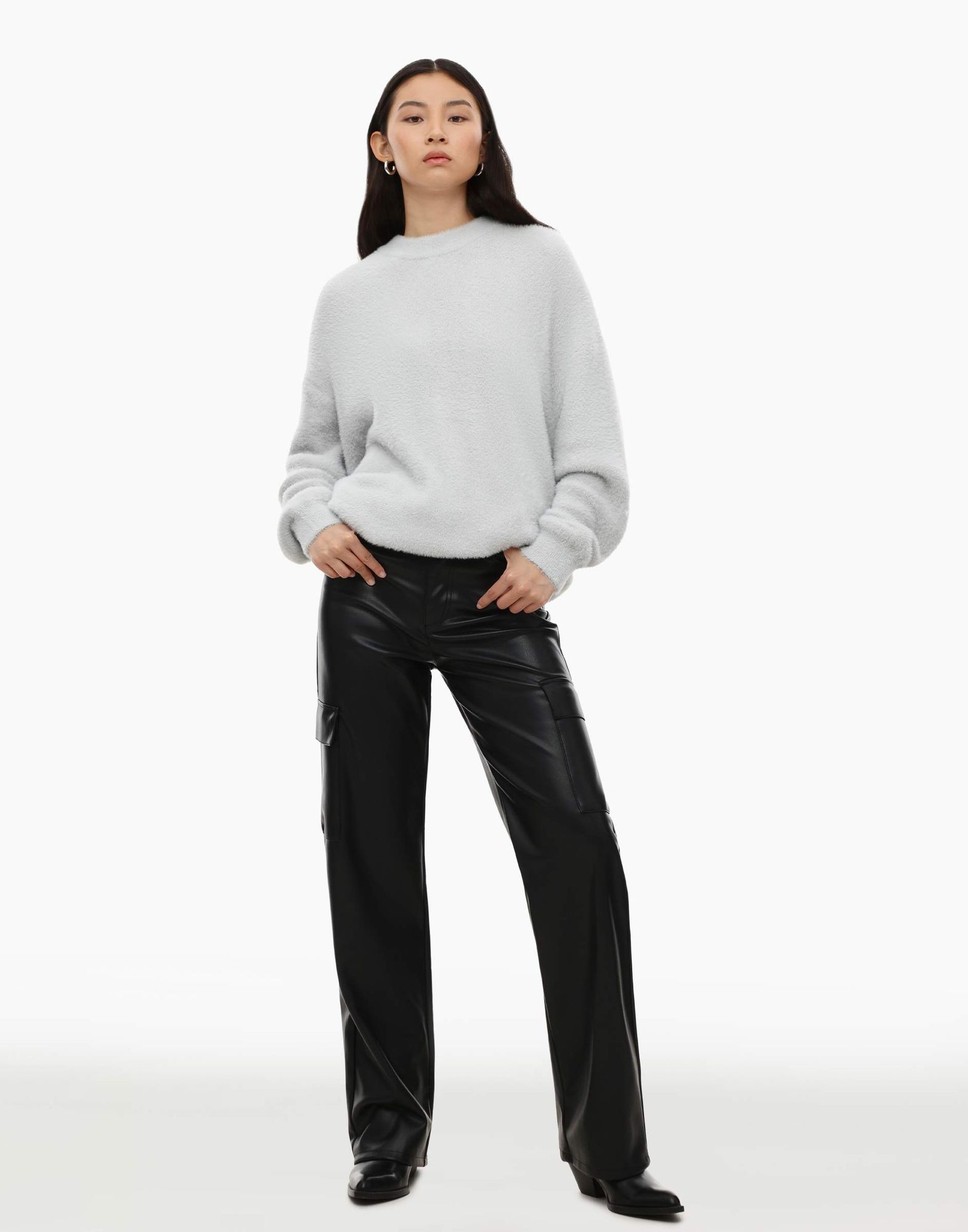 Чёрные брюки Cargo Straight из экокожи-1