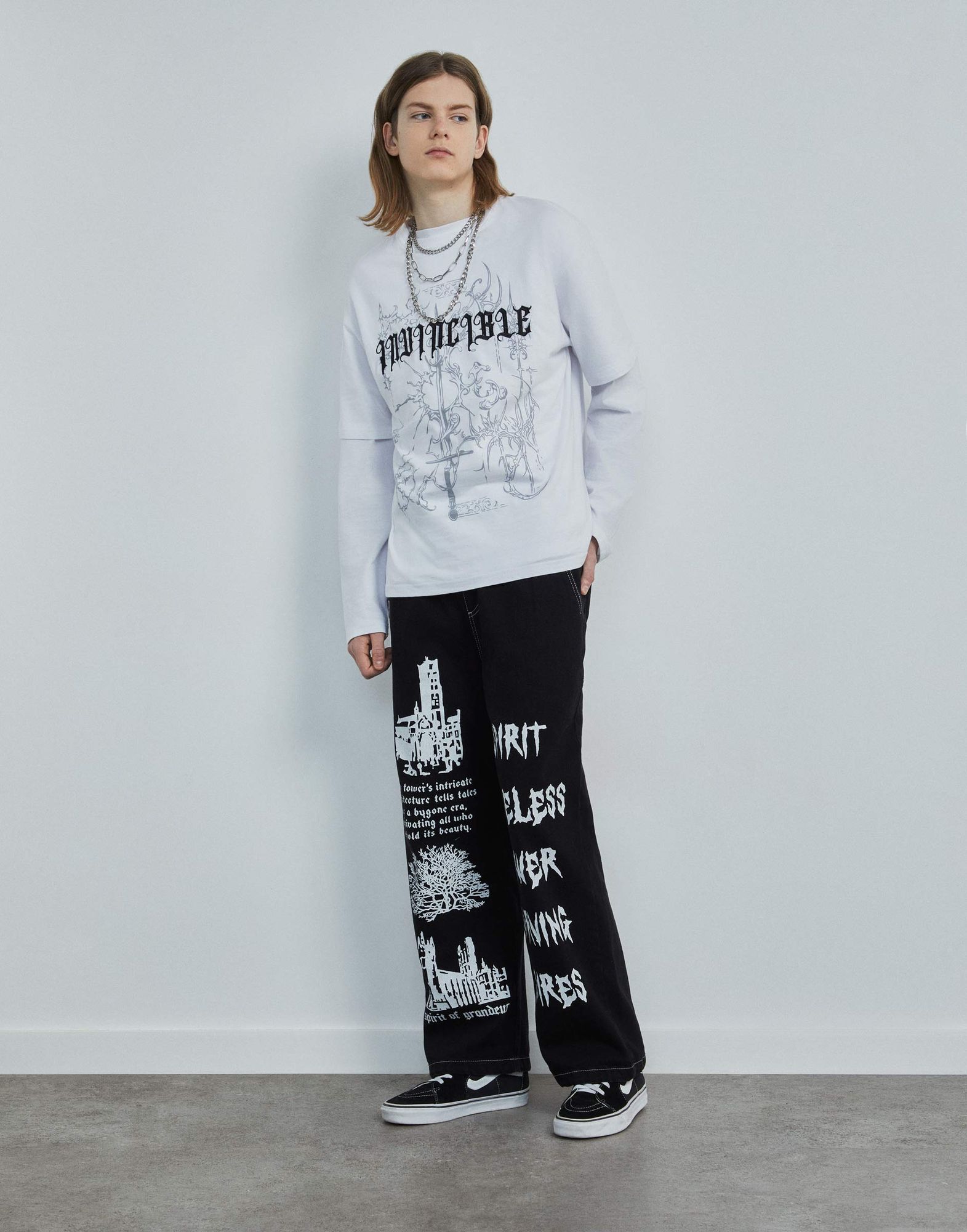 Чёрные джинсы Easy fit с готическим принтом для мальчика-0