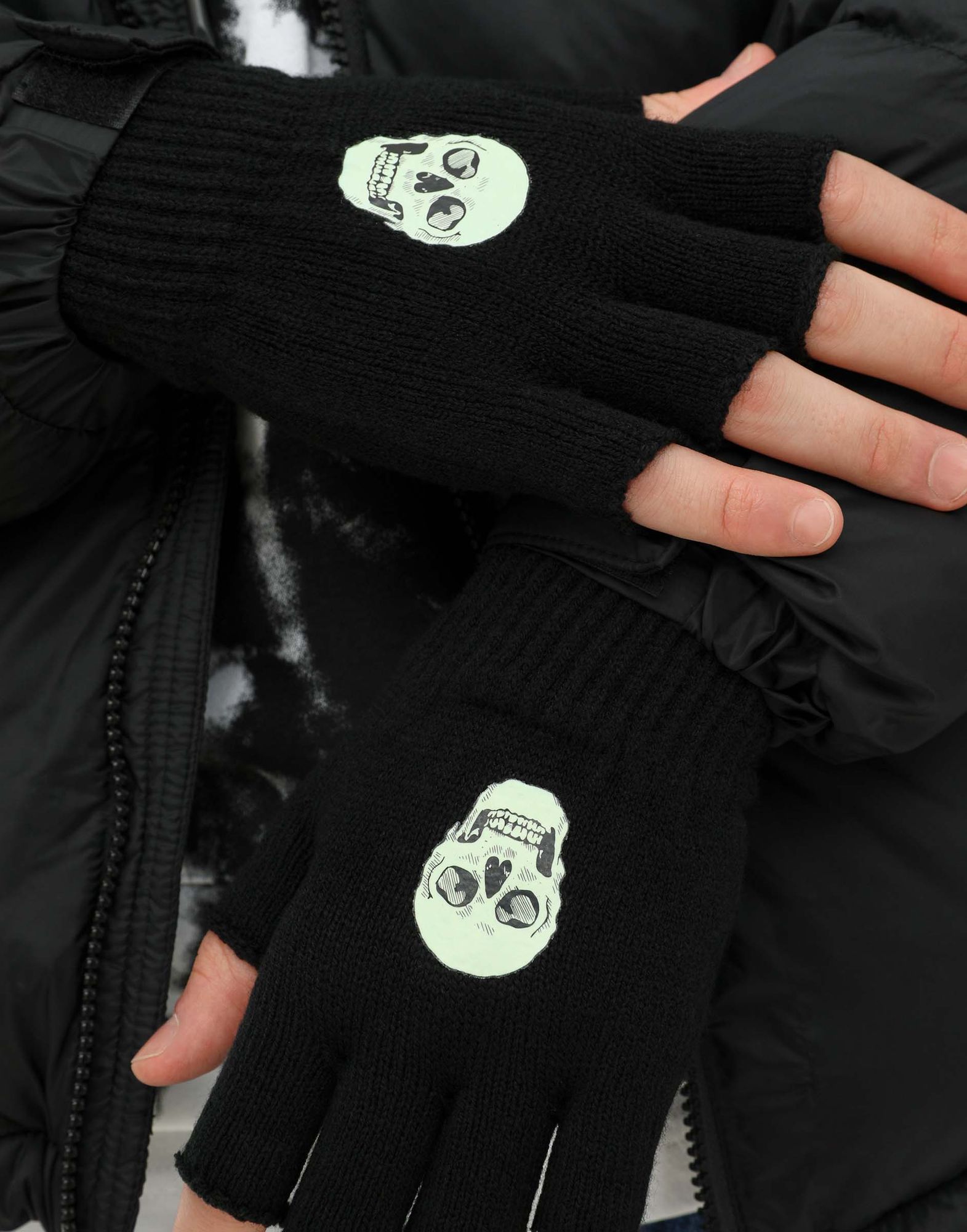 Черные перчатки с черепами для мальчика-0
