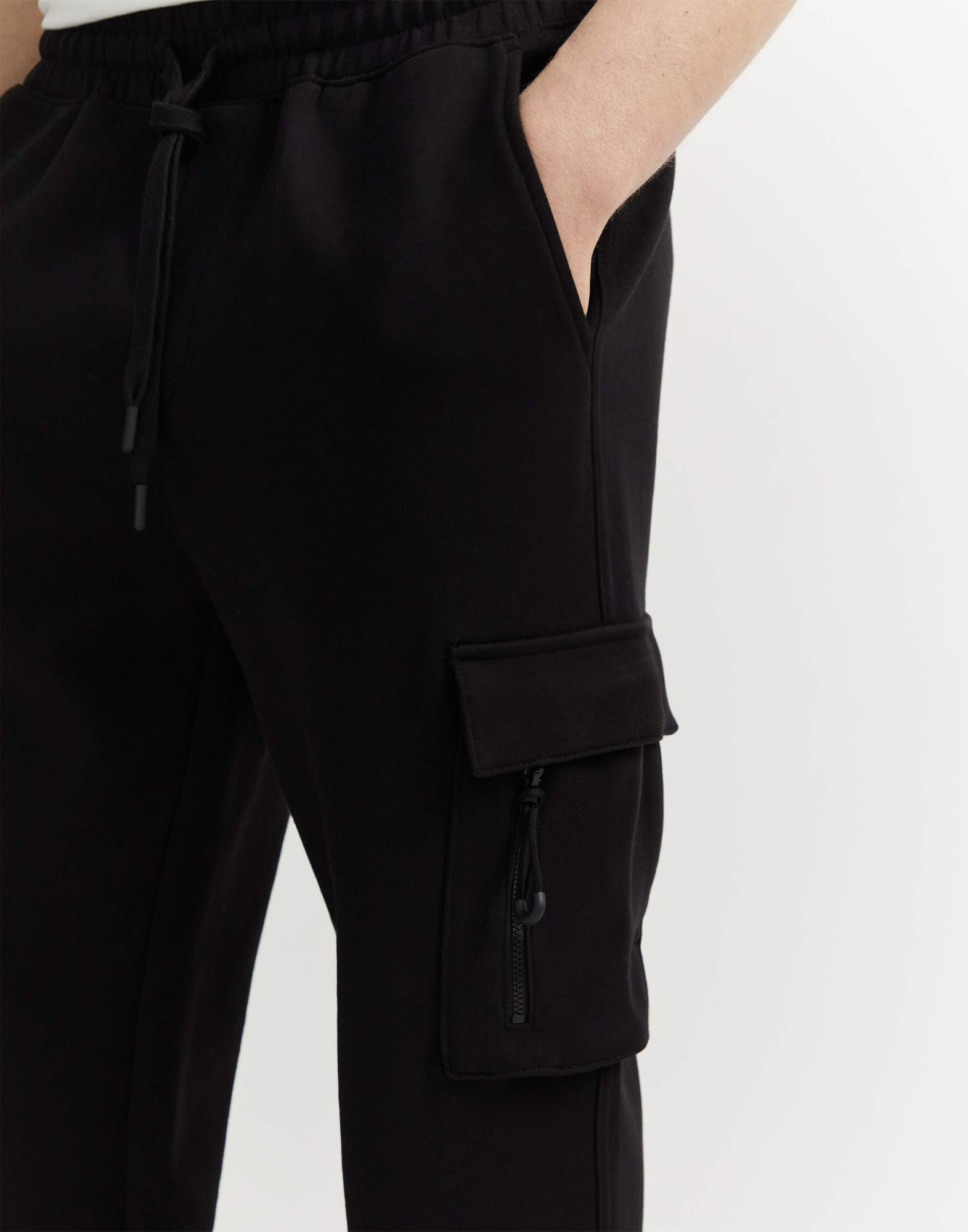 Чёрные спортивные брюки Relaxed из скубы с карго-карманом BAC013855-1 ...