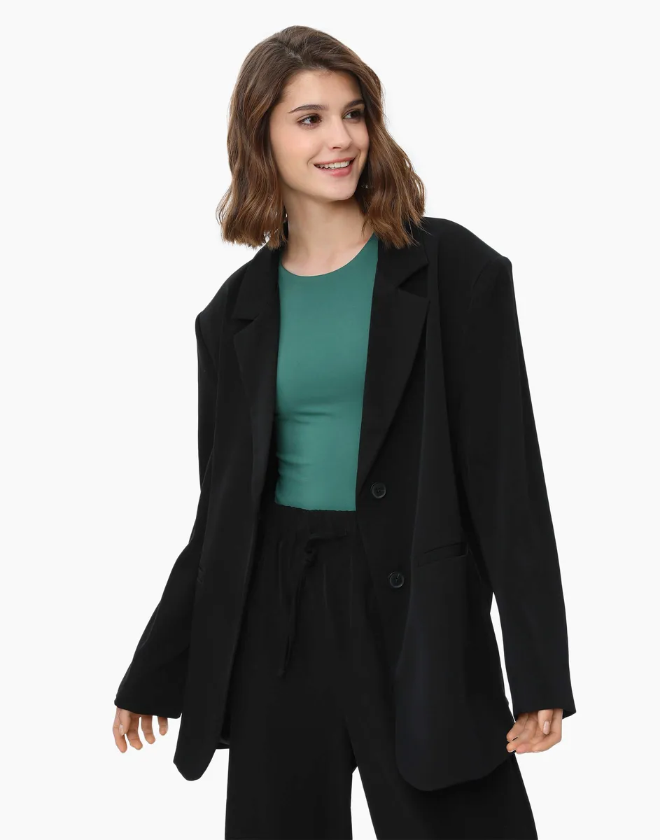 Чёрный пиджак oversize с карманами-0