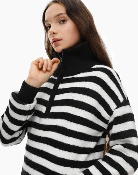 Чёрный свитер с молнией для девочки-0