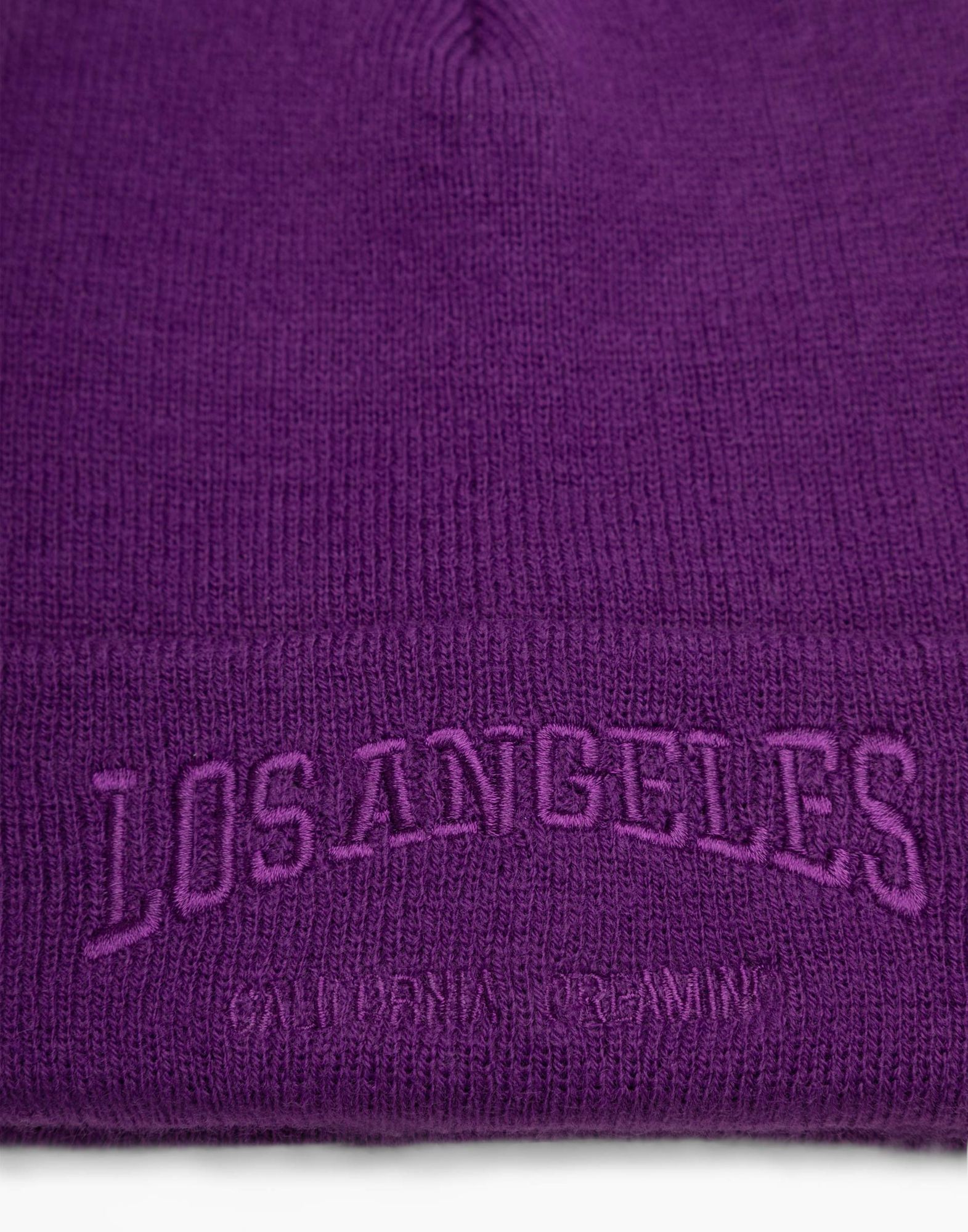 Фиолетовая шапка с вышивкой для девочки-4