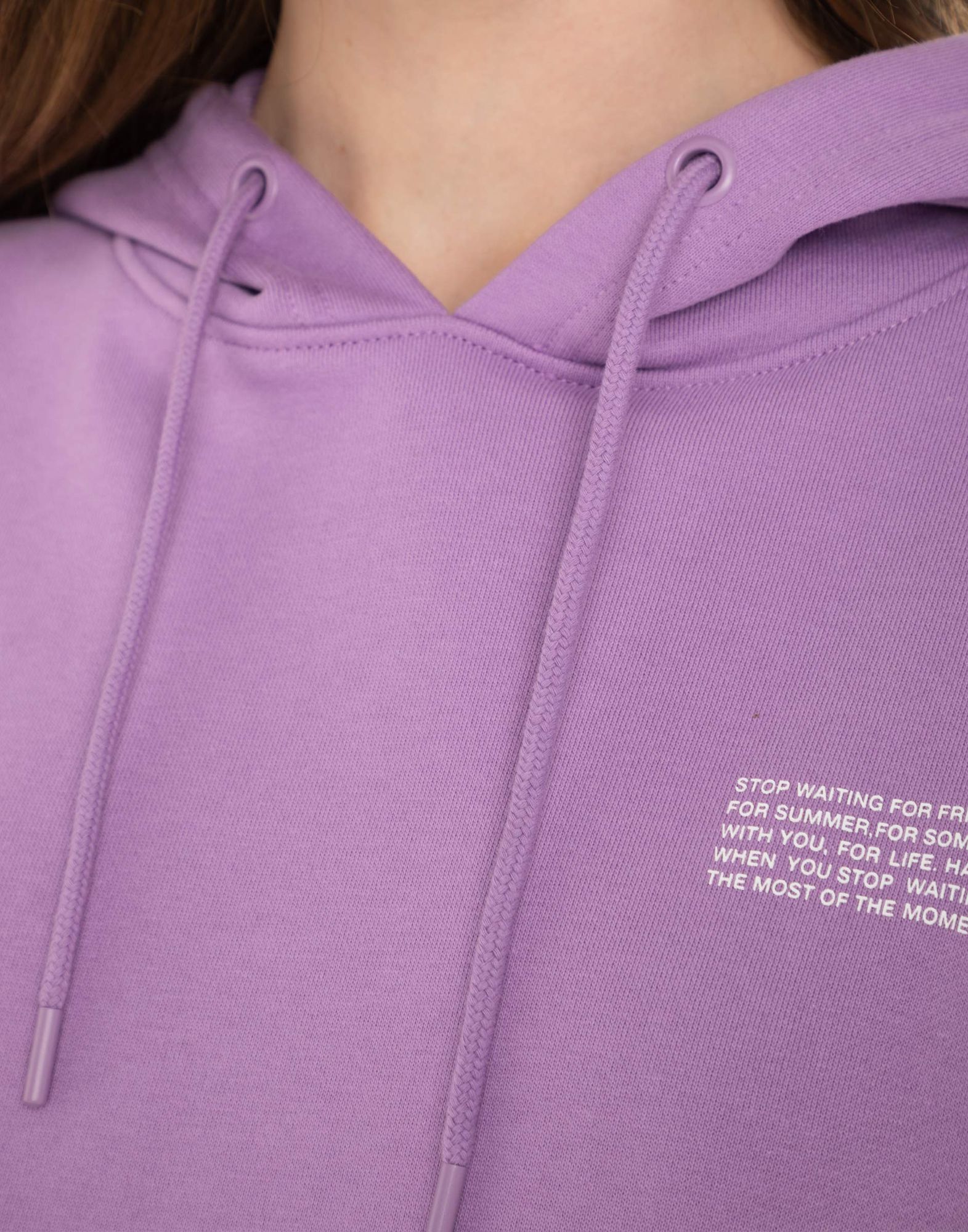 Фиолетовое укороченное худи oversize с надписью-4