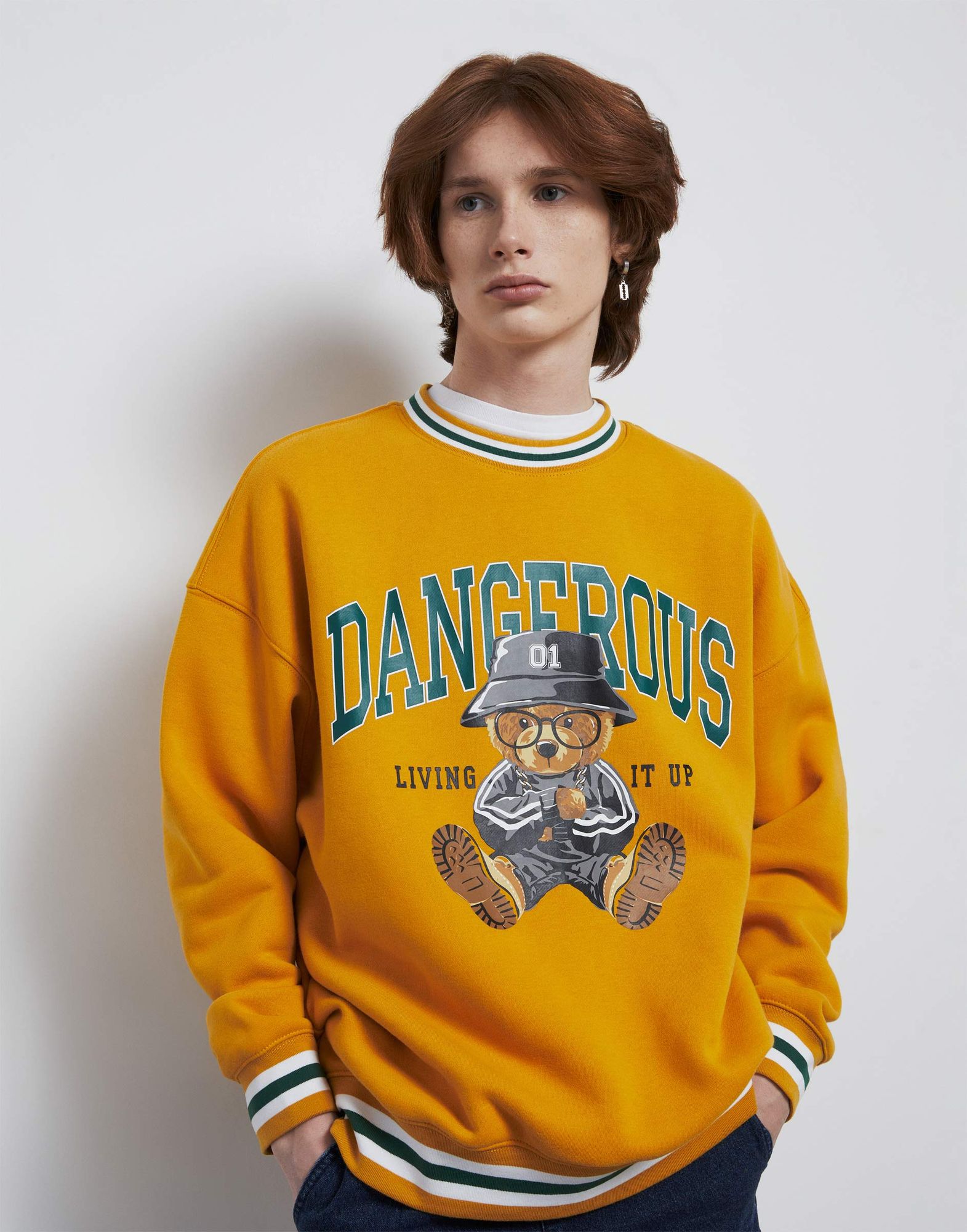 Горчичный свитшот oversize с принтом Dangerous для мальчика-0