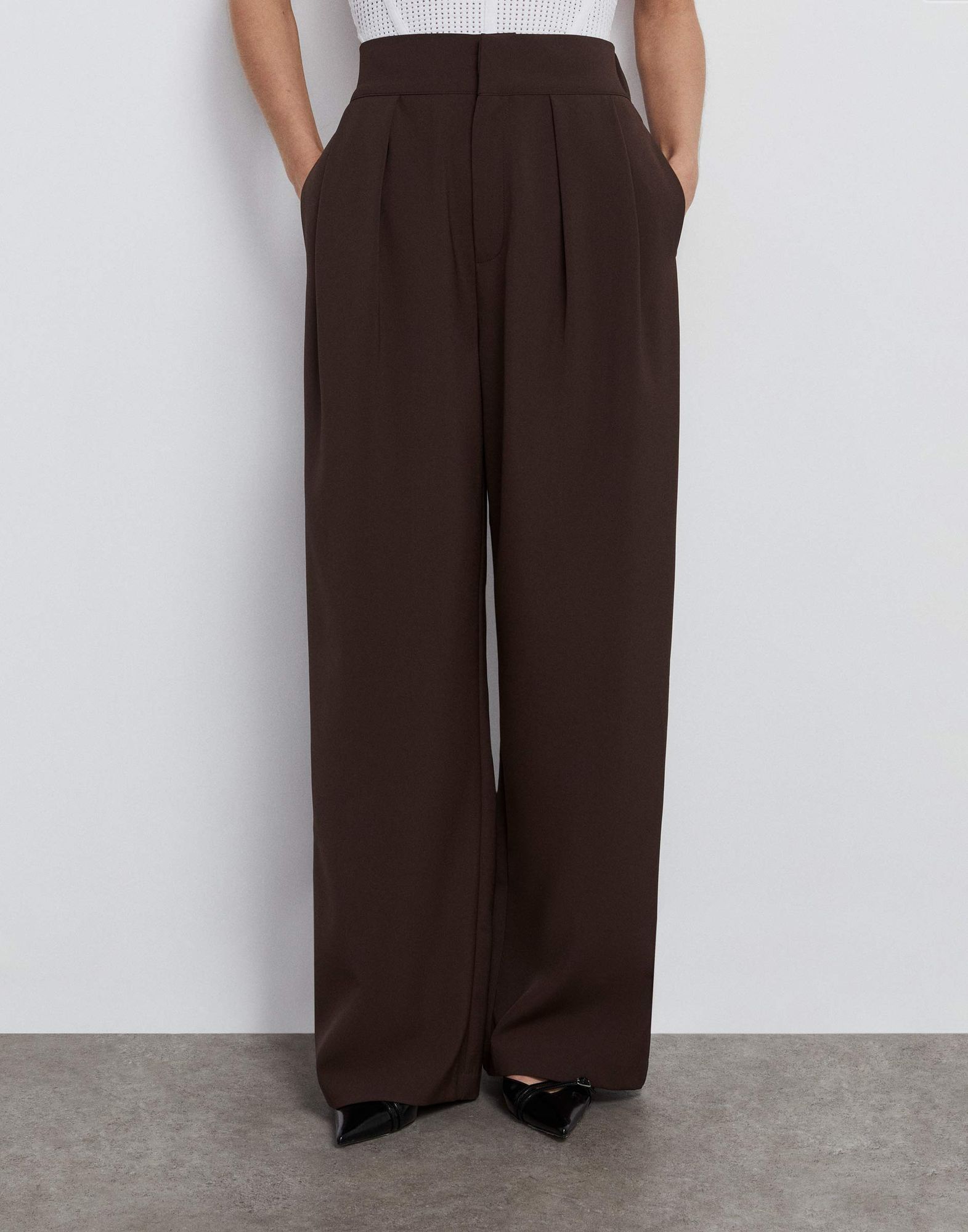 Коричневые брюки Wide leg с защипами-1
