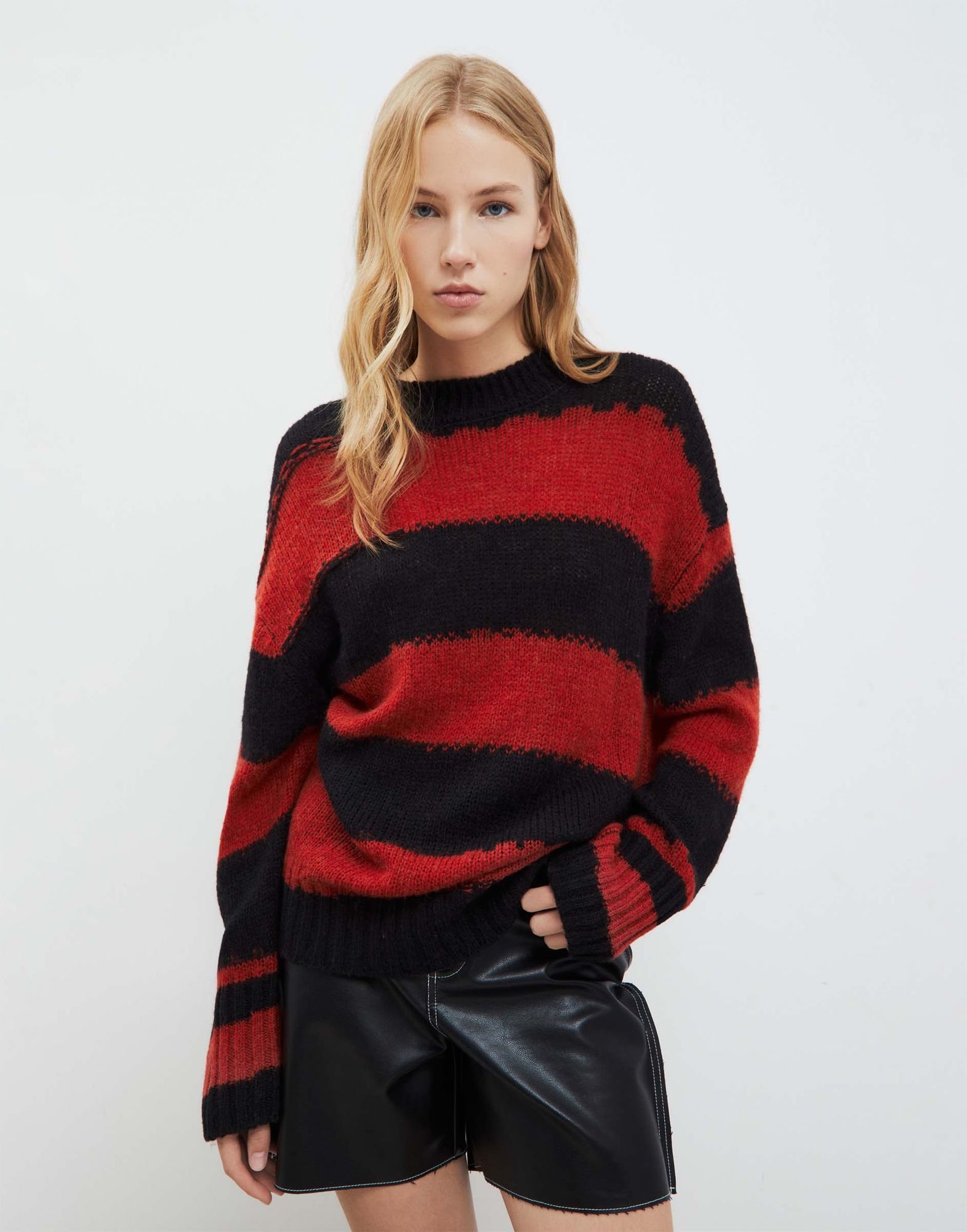 Красный свитер oversize в полоску GSW007174-1 купить по цене от 499 ...