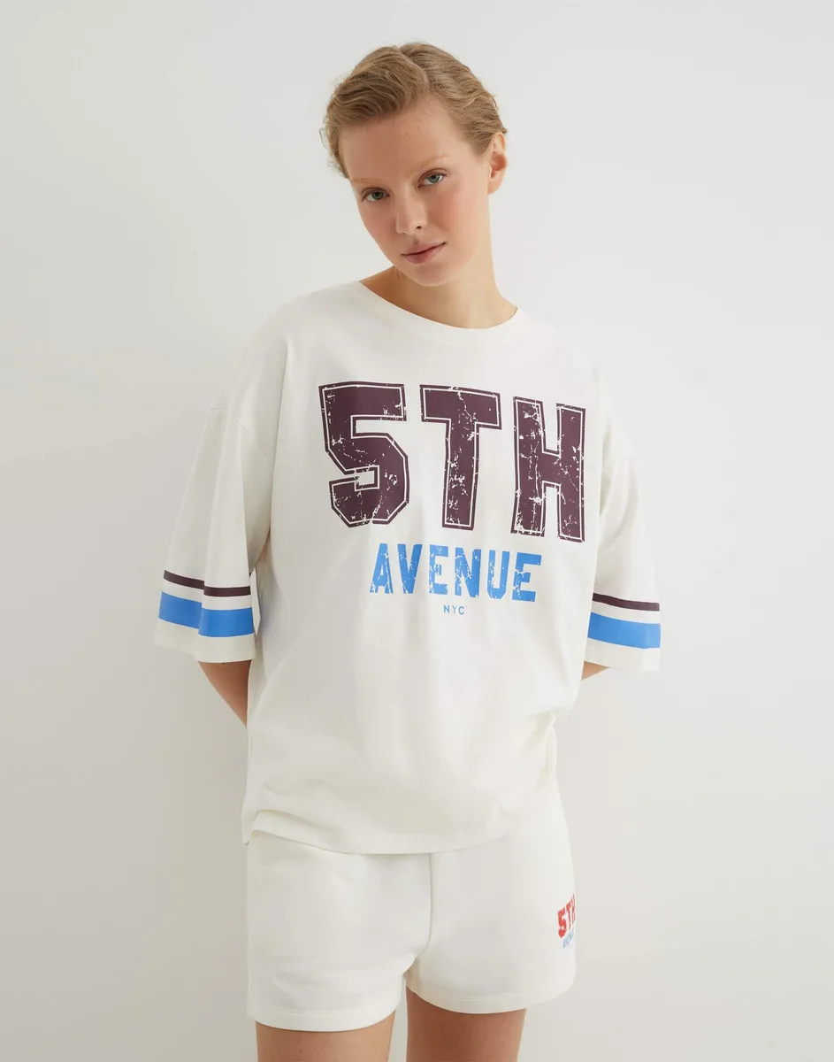 Молочная футболка superoversize с принтом GKT027072-1 купить