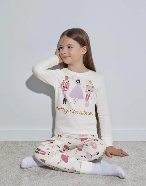 Молочная пижама с новогодним принтом для девочки-0
