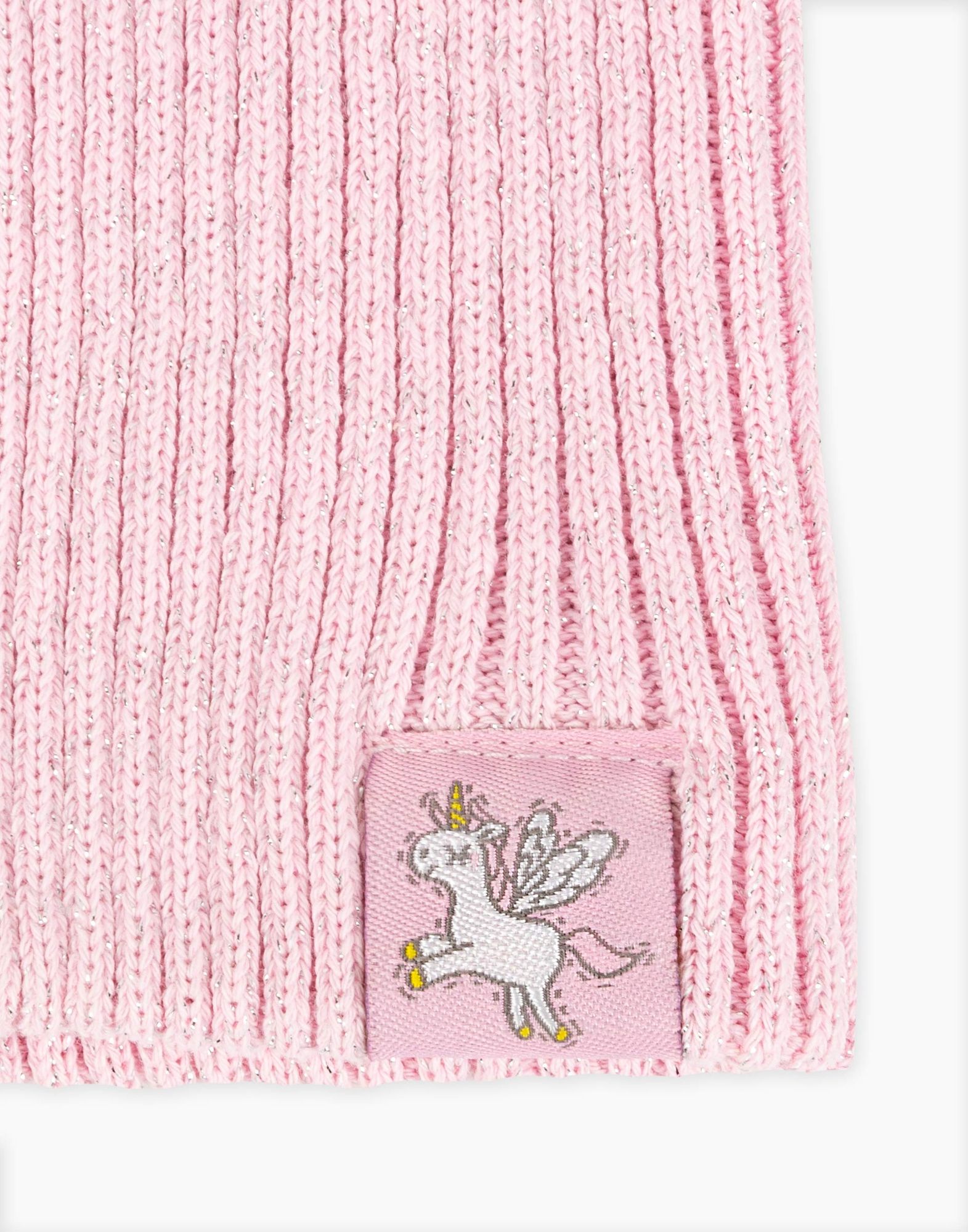 Розовая шапка-бини с нашивкой для девочки -2