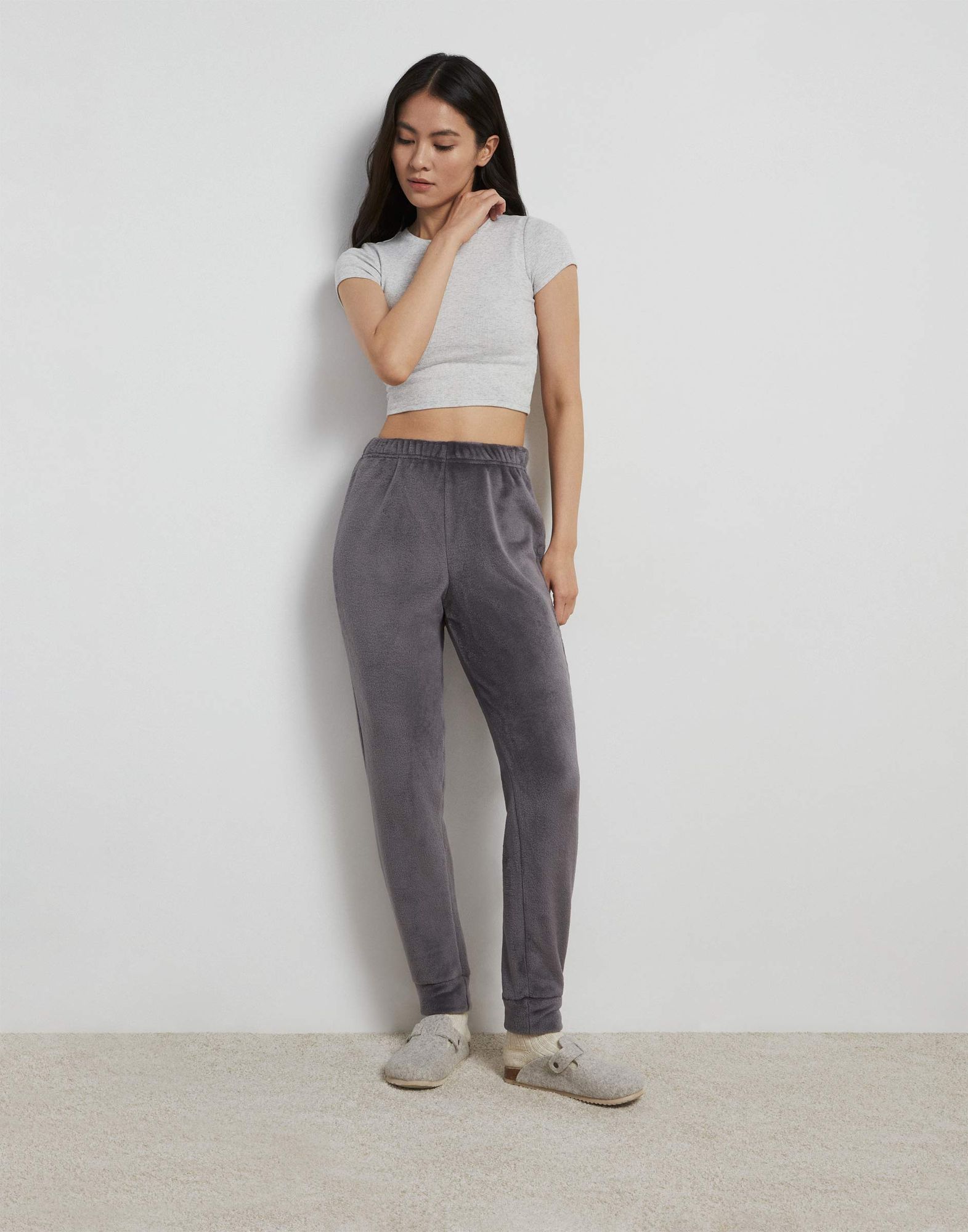 Серые плюшевые домашние брюки Jogger-0