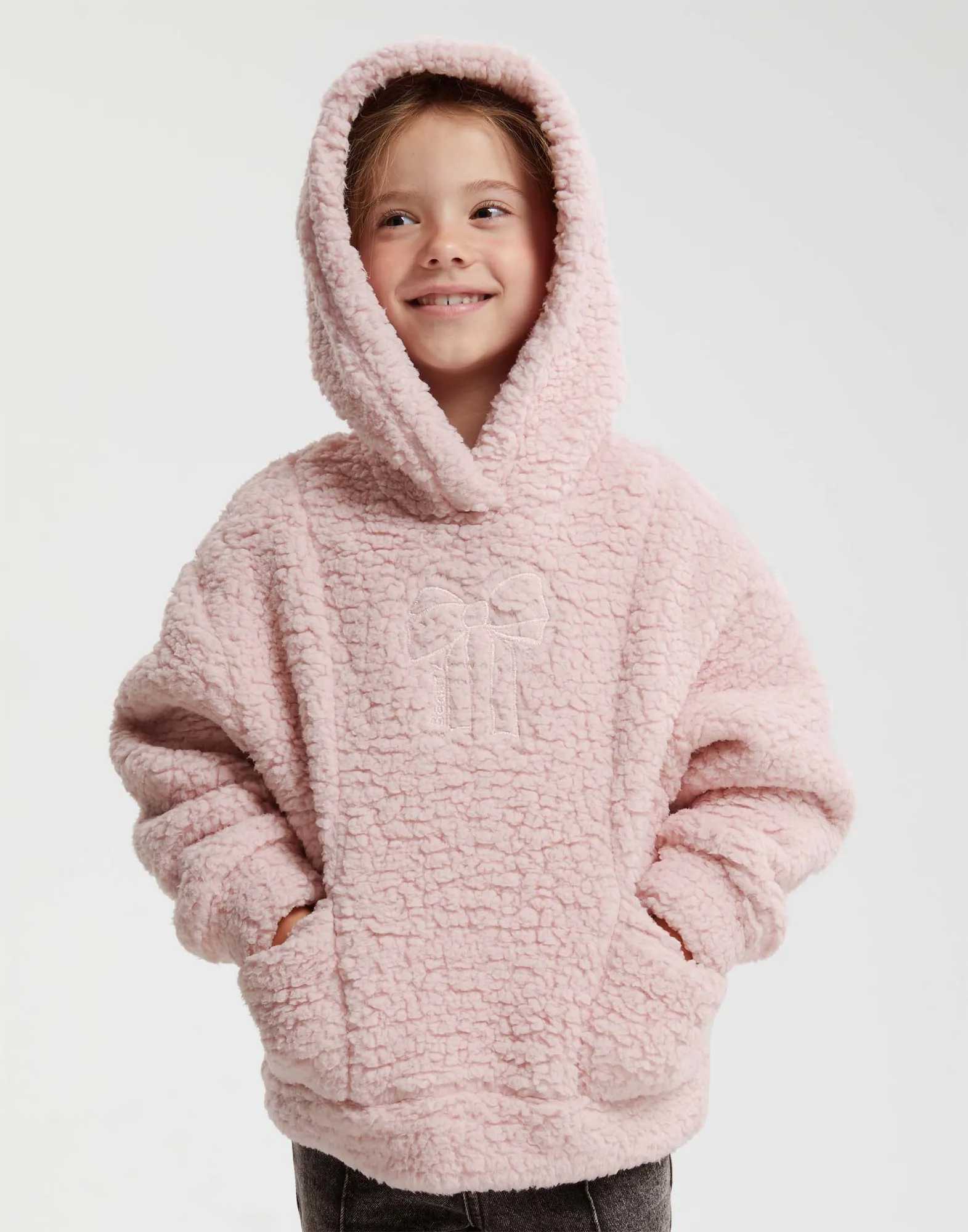 Светло-розовоехудиоверсайзизискусственногомехадлядевочки