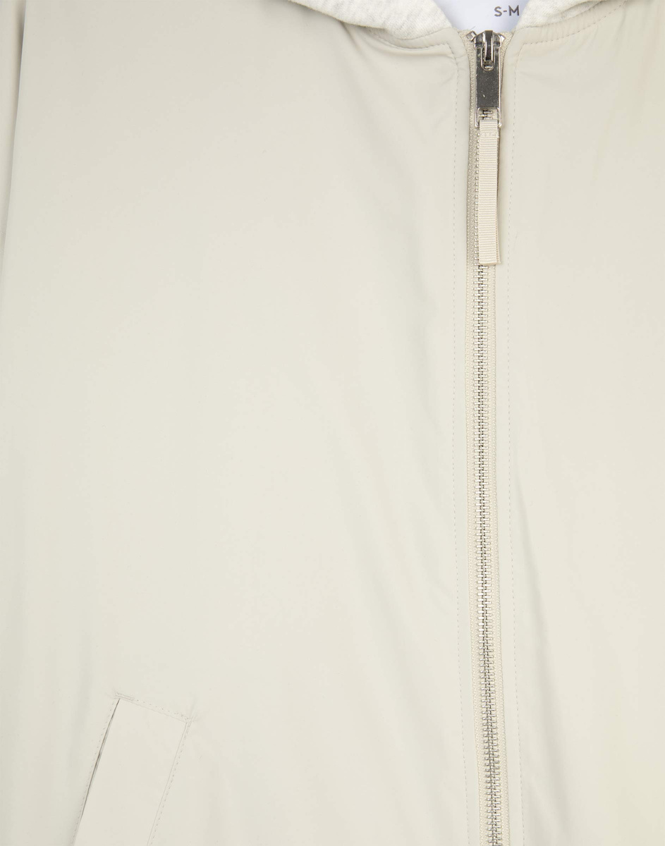 Светло-серая куртка-бомбер oversize с контрастным капюшоном