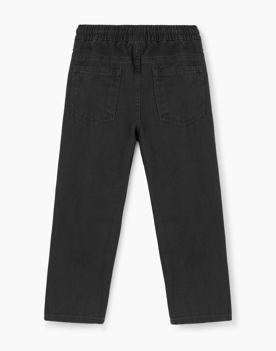 Жалаңаш қыздар есектерін көрсетеді