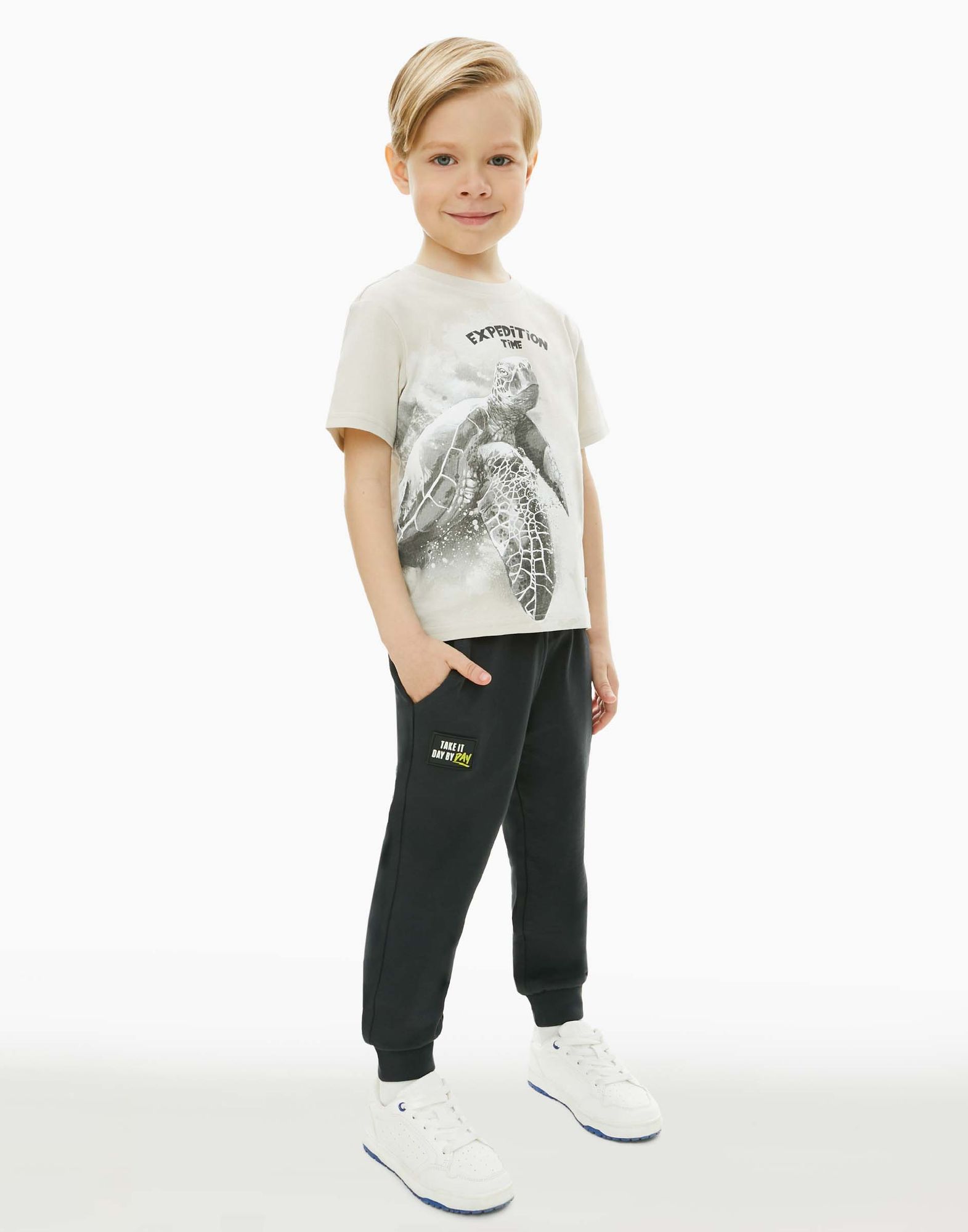 Тёмно-серые спортивные брюки Jogger с нашивкой для мальчика-0