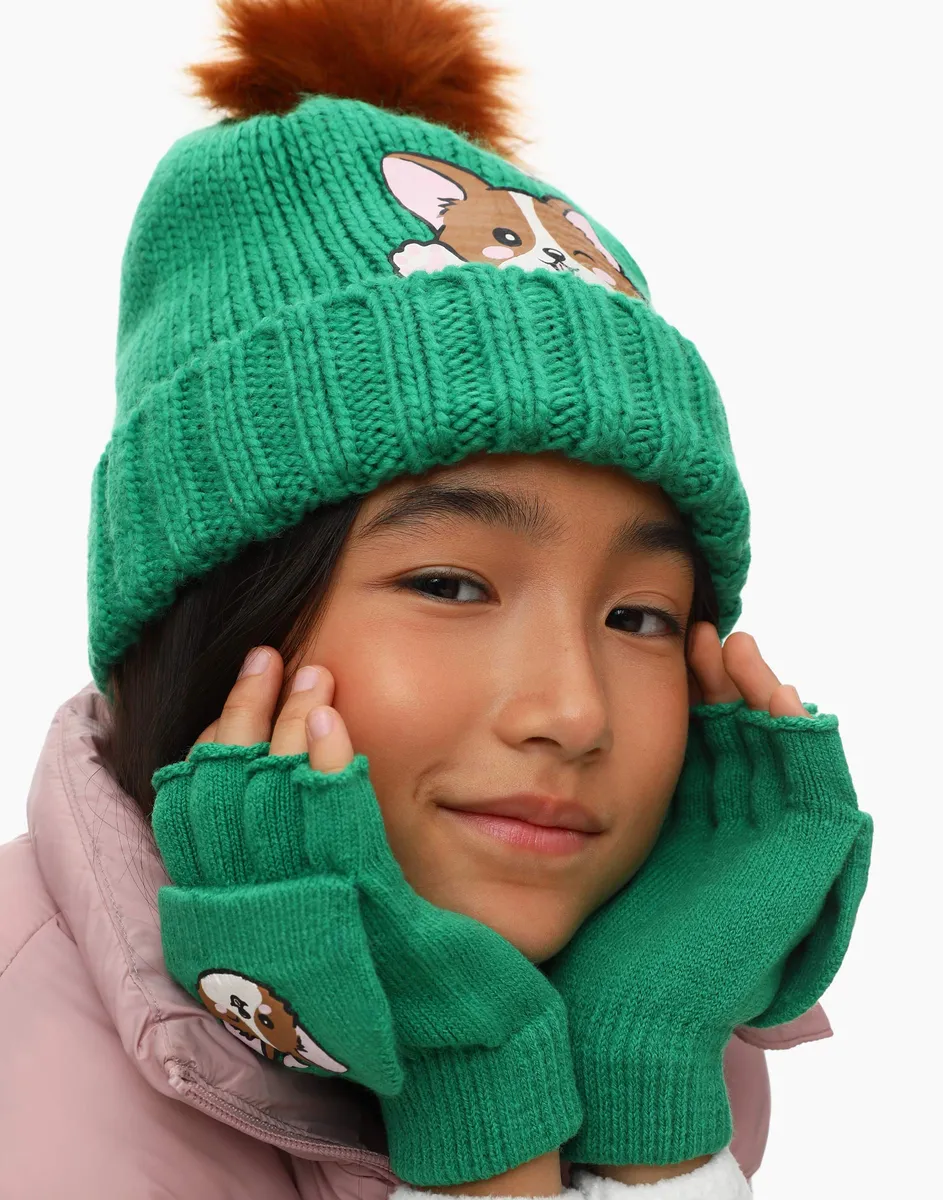 Зелёная шапка с помпоном для девочки-0