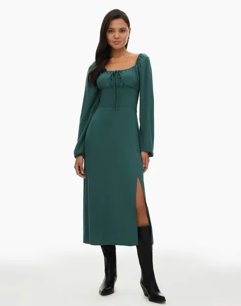 Зелёное платье макси с вырезом каре-0
