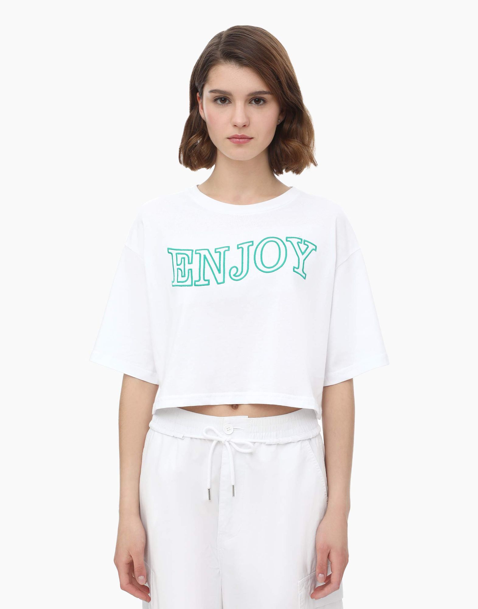 Белая укороченная футболка oversize с вышивкой Enjoy-2