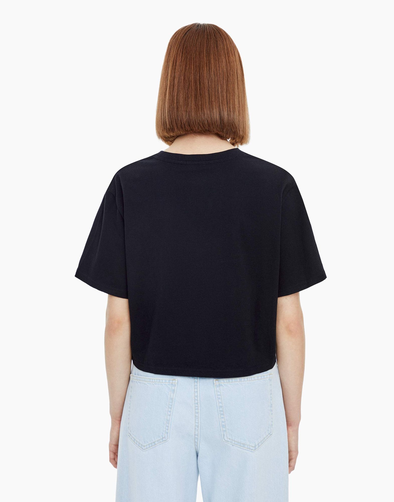 Чёрная укороченная футболка с узлом женская-2