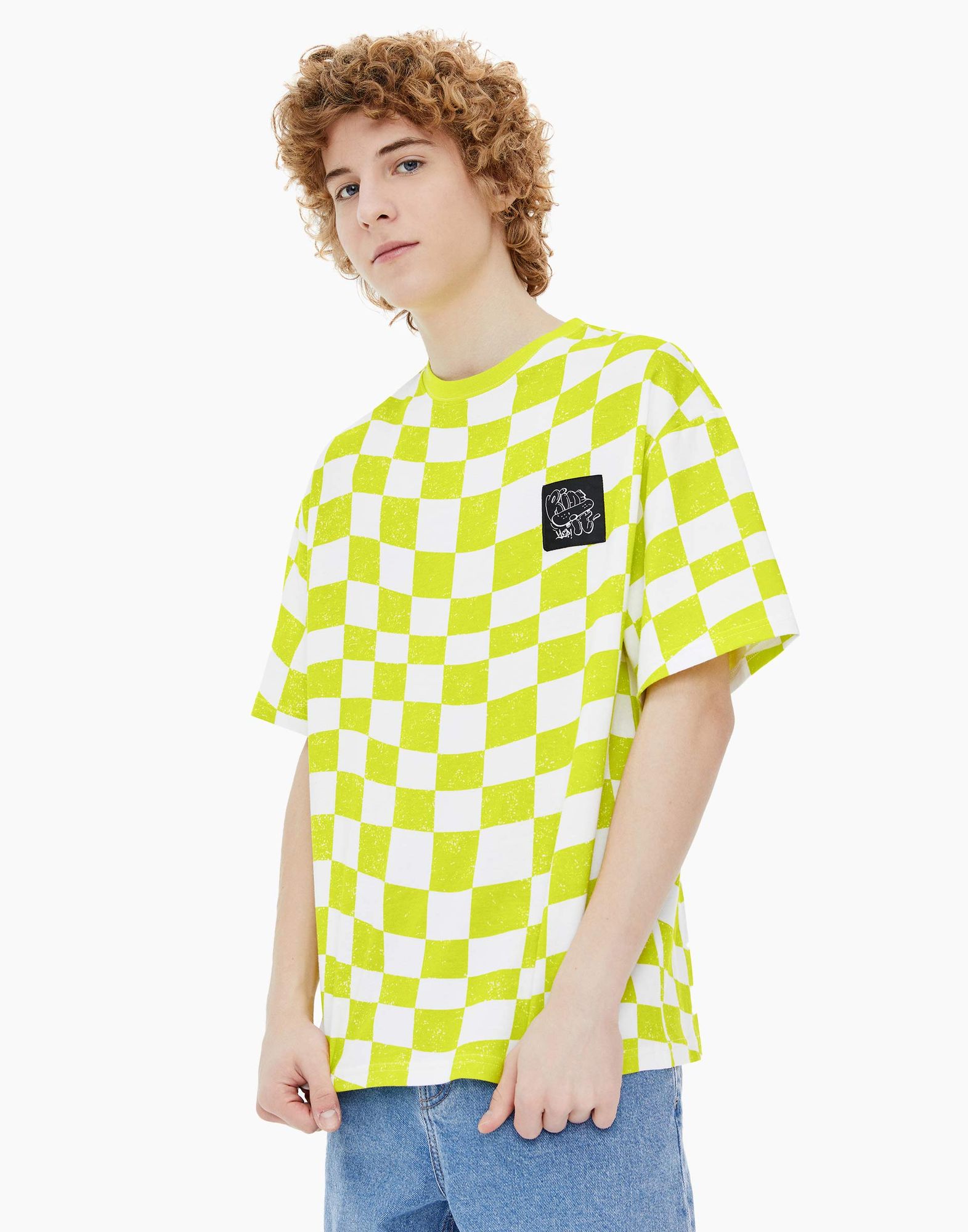 Клетчатая футболка oversize с нашивкой для мальчика-0