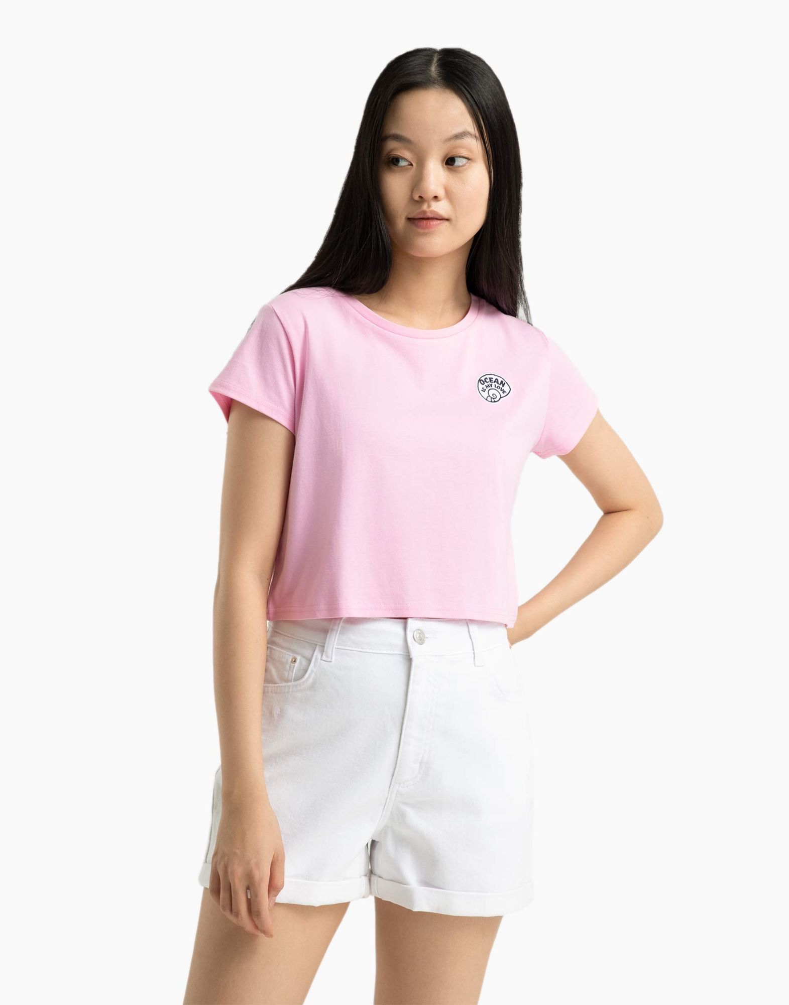 Розовая укороченная футболка с нашивкой-1