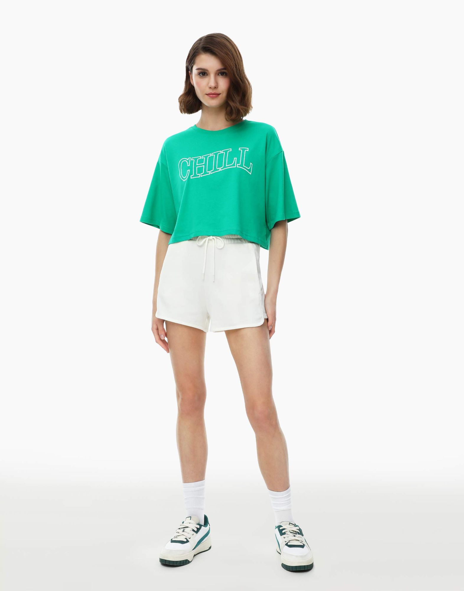 Зелёная укороченная футболка oversize с вышивкой Chill-1