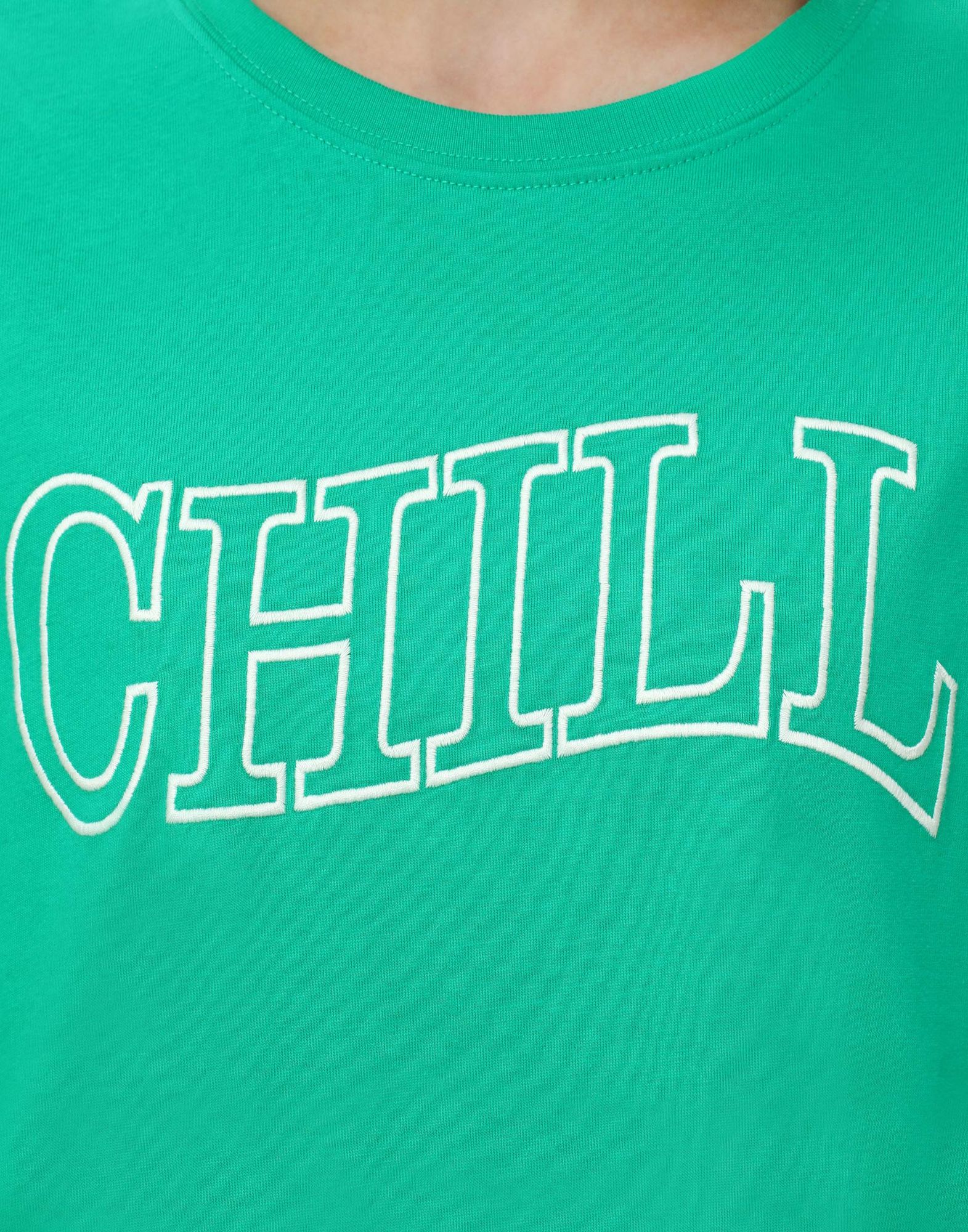 Зелёная укороченная футболка oversize с вышивкой Chill-4